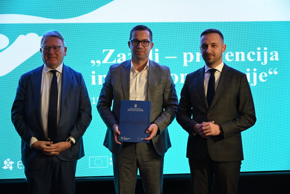 Uručeni ugovori za projekt „Zaželi – prevencija institucionalizacije“ vrijedni više od 28 milijuna eura