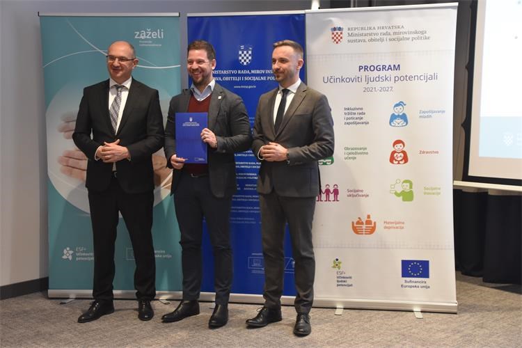 Ministar Marin Piletić uručio 38 ugovora vrijednih više od 37 milijuna eura za projekte u sklopu Poziva „Zaželi – prevencija institucionalizacije“