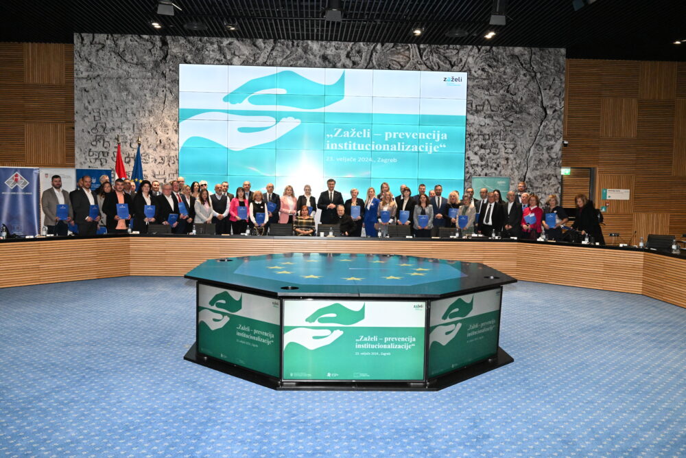 Uručeni ugovori u okviru Poziva “Zaželi” vrijedni više od 58 milijuna eura