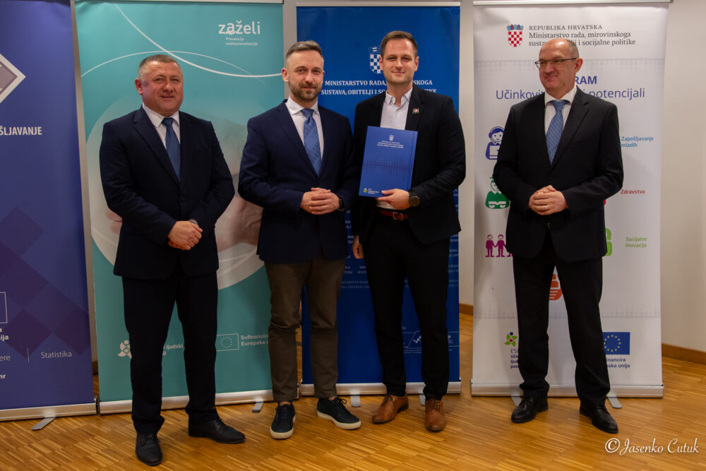 U Otoku dodijeljeni ugovori vrijedni 14,6 milijuna eura za “Zaželi”