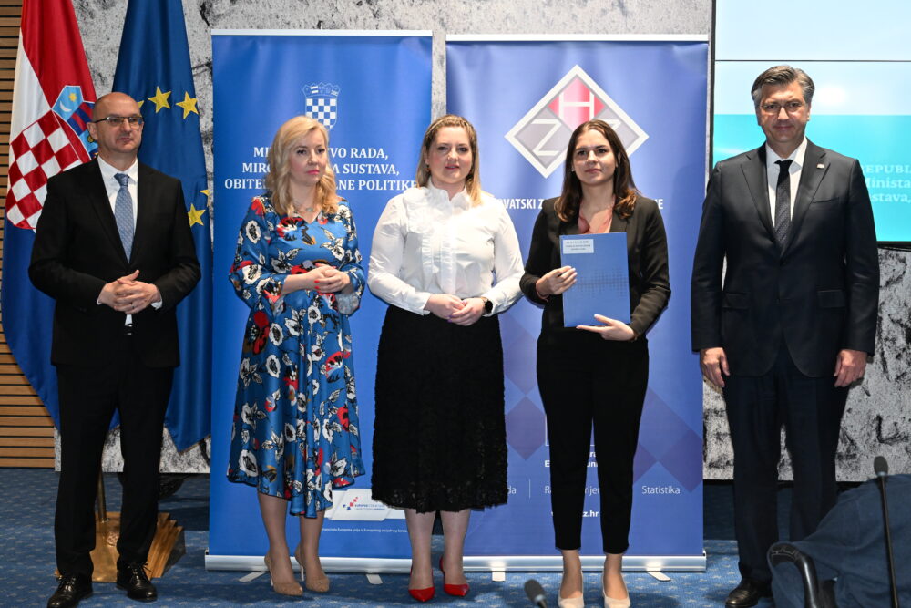 U sklopu Poziva „Zaželi – prevencija institucionalizacije“, danas su uručena nova 39 ugovora vrijedna više od 29 milijuna eura